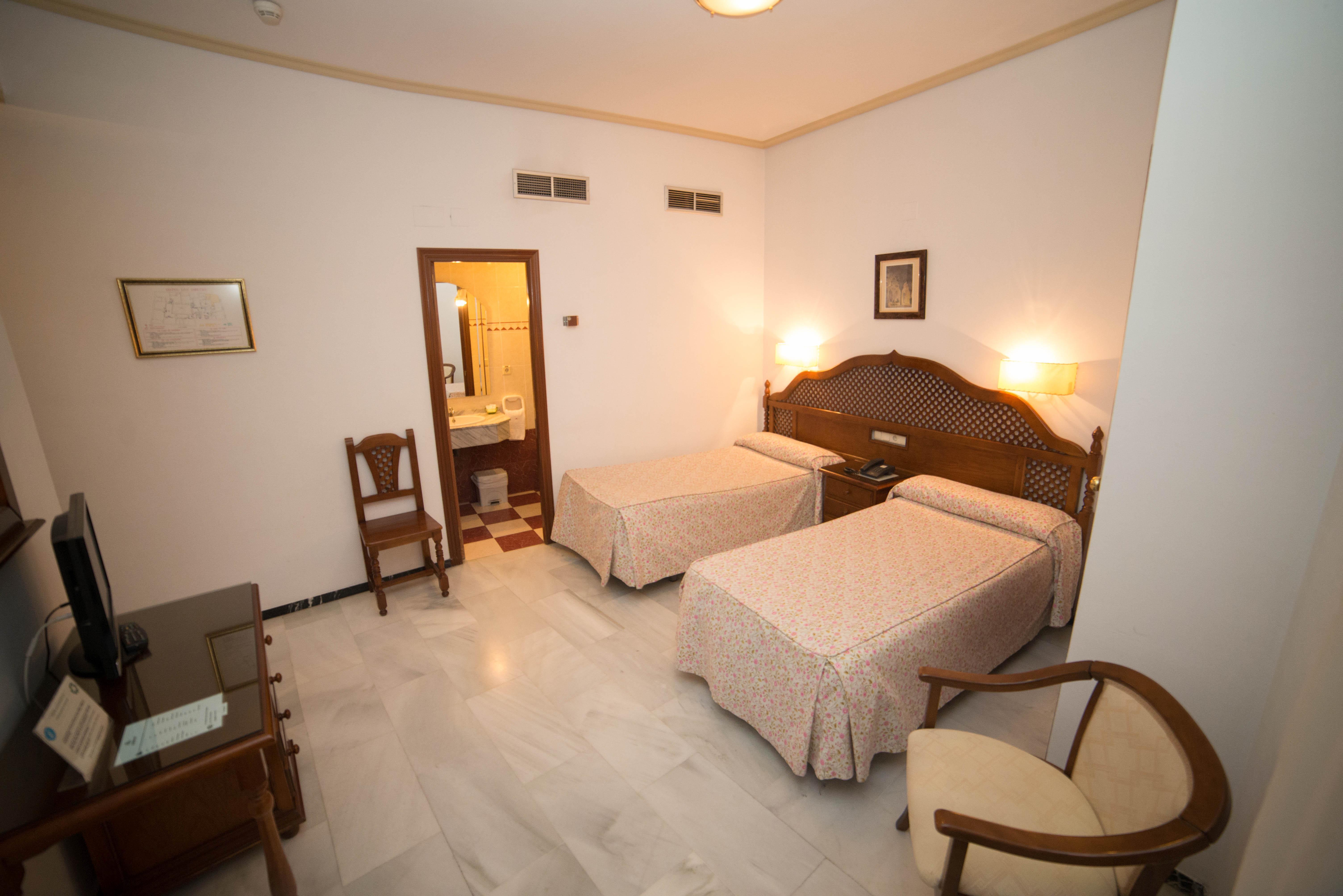 โลส โอเมนาส Hotel กอร์โดบา ภายนอก รูปภาพ