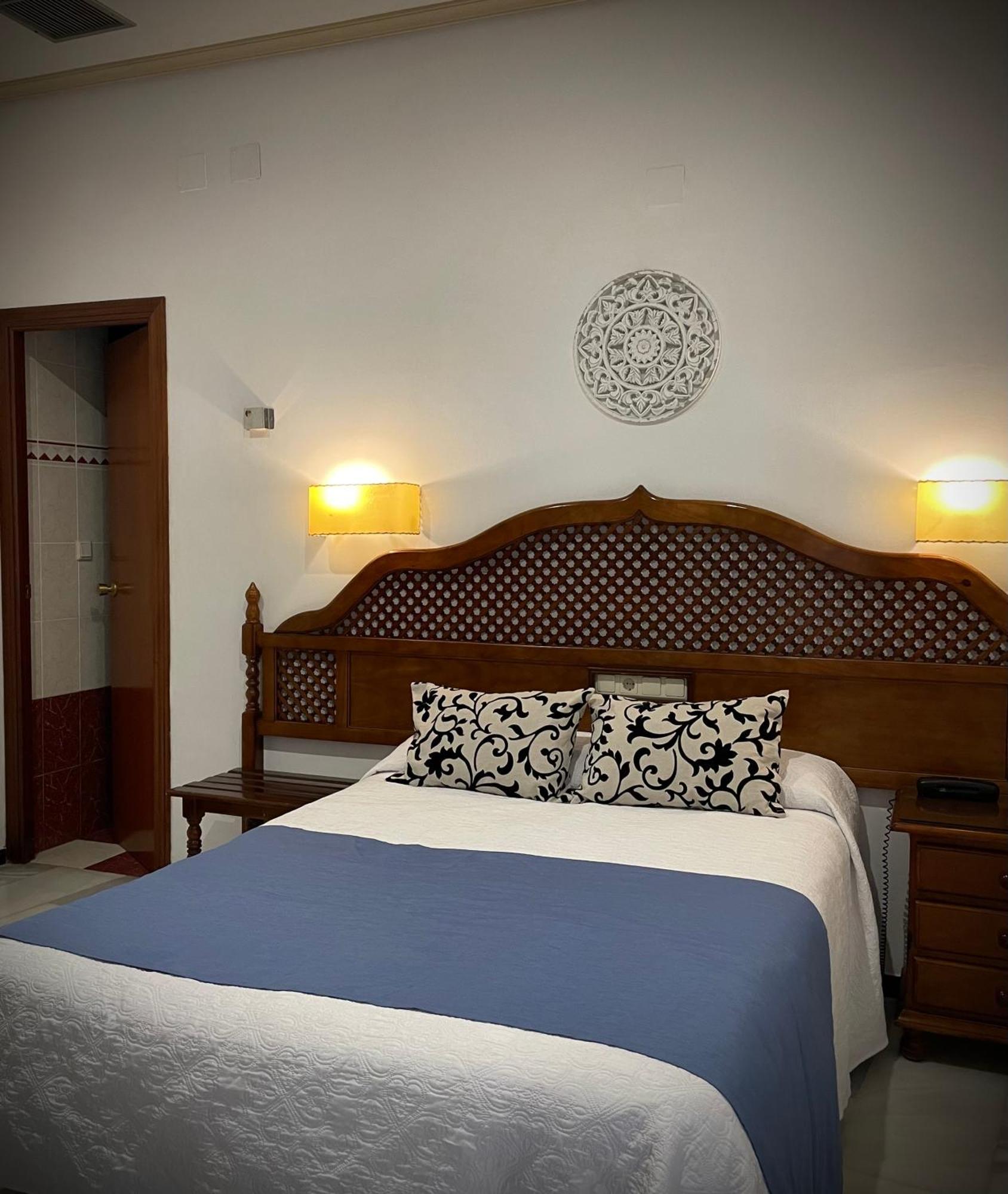โลส โอเมนาส Hotel กอร์โดบา ภายนอก รูปภาพ