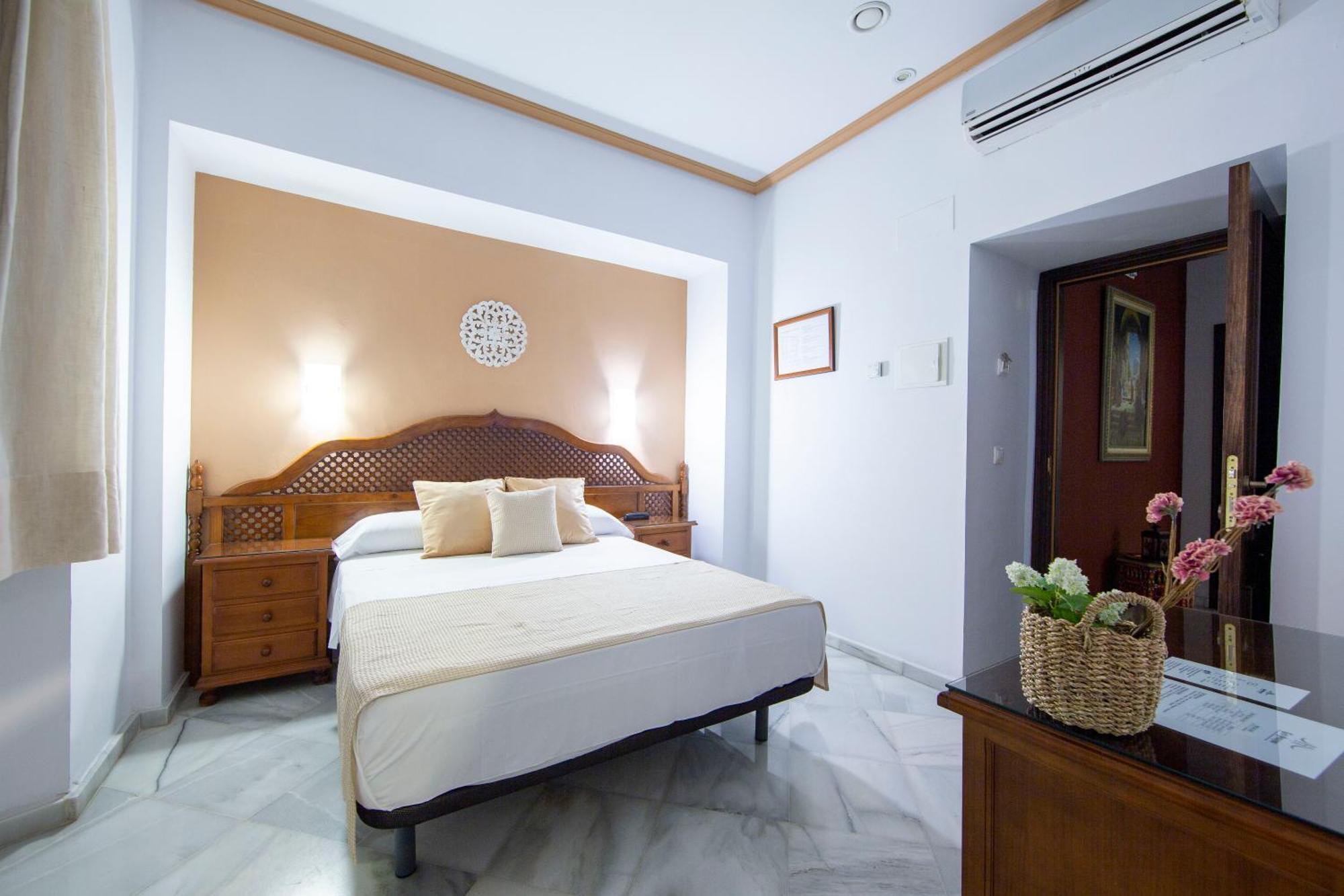 โลส โอเมนาส Hotel กอร์โดบา ภายนอก รูปภาพ