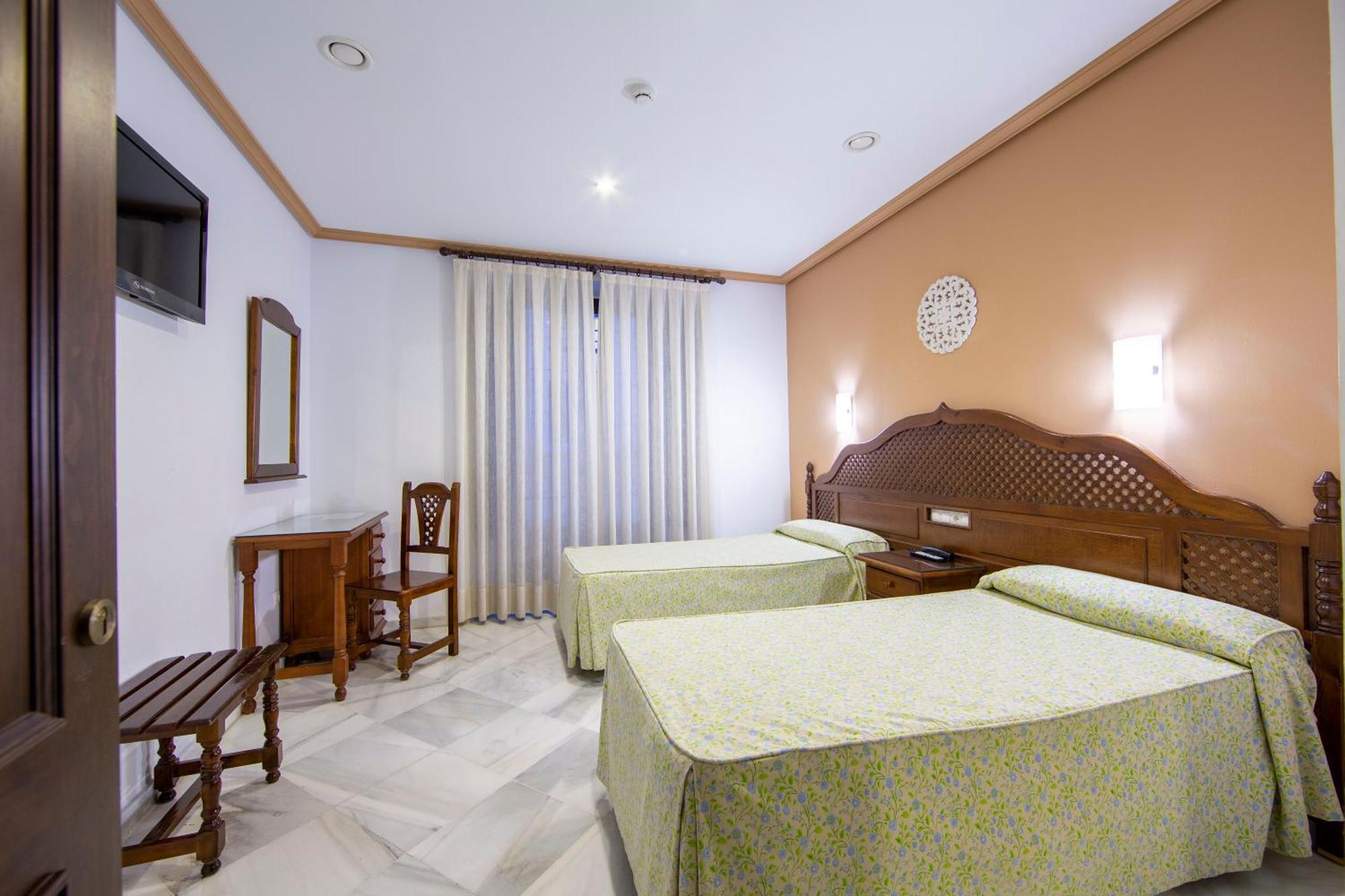 โลส โอเมนาส Hotel กอร์โดบา ภายนอก รูปภาพ