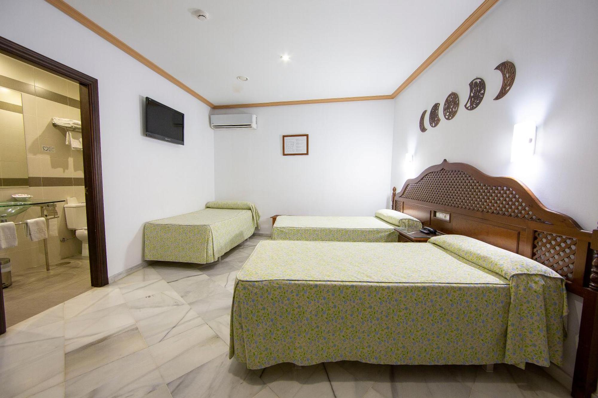 โลส โอเมนาส Hotel กอร์โดบา ภายนอก รูปภาพ